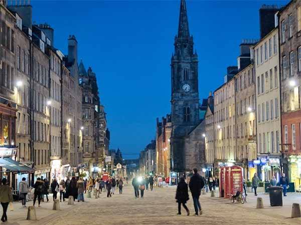 car free street scotland