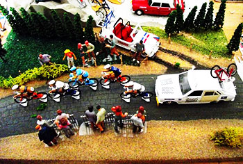 peloton with team car
