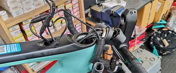 le grand tour on a bike called wanda - andrew integrated internally routed headset