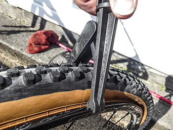 kool-stop tyre bead jack